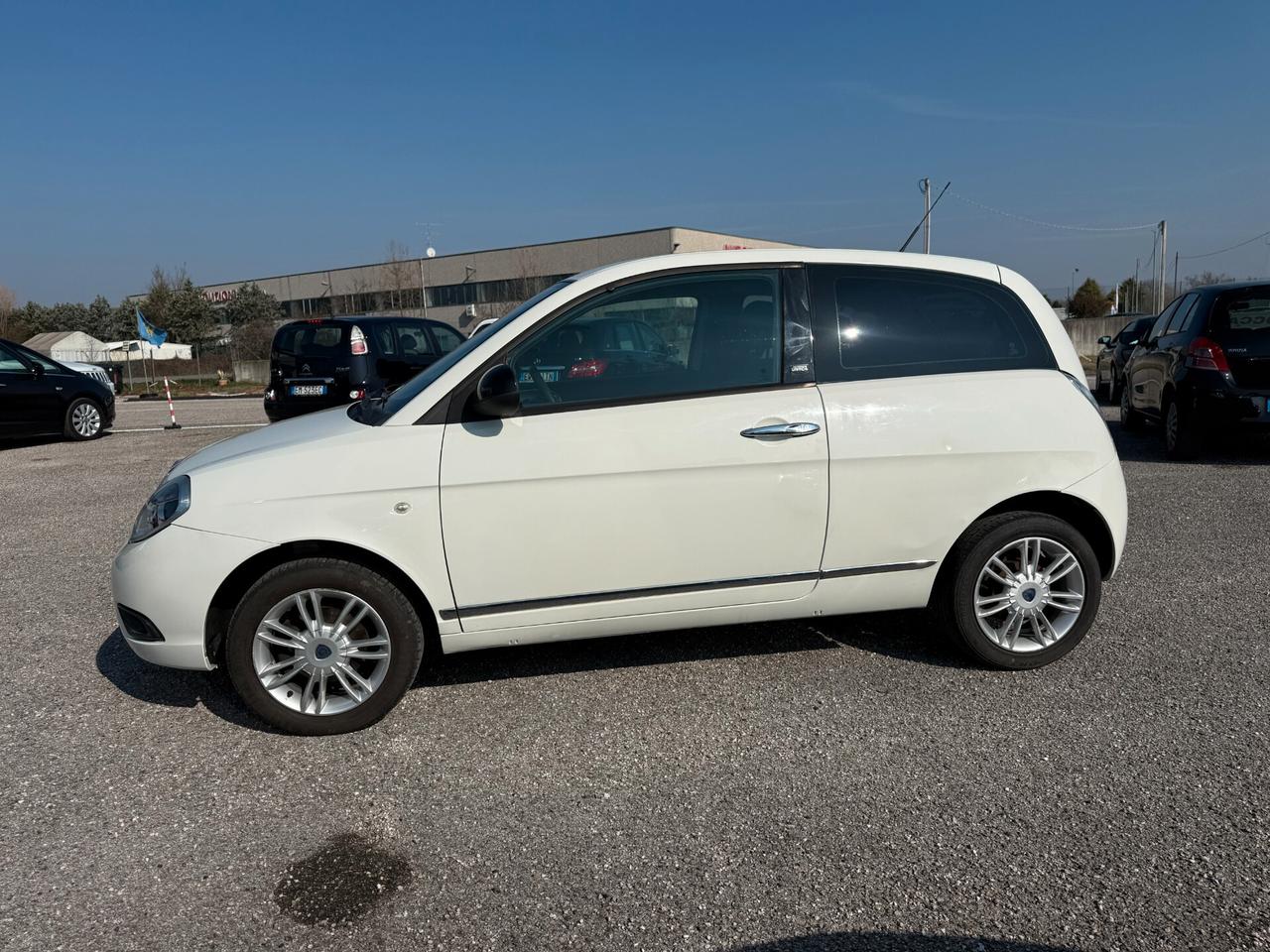 Lancia Ypsilon 1.2 69 CV Unyca