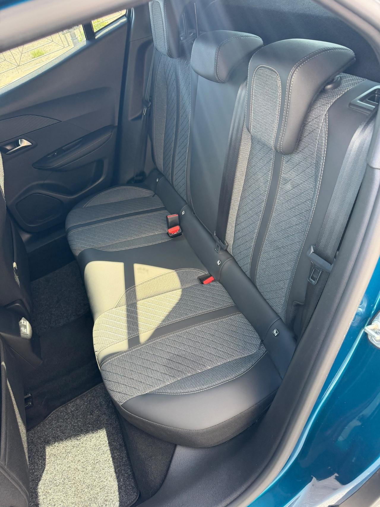 Peugeot 2008 PureTech 100 S&S Allure full optional