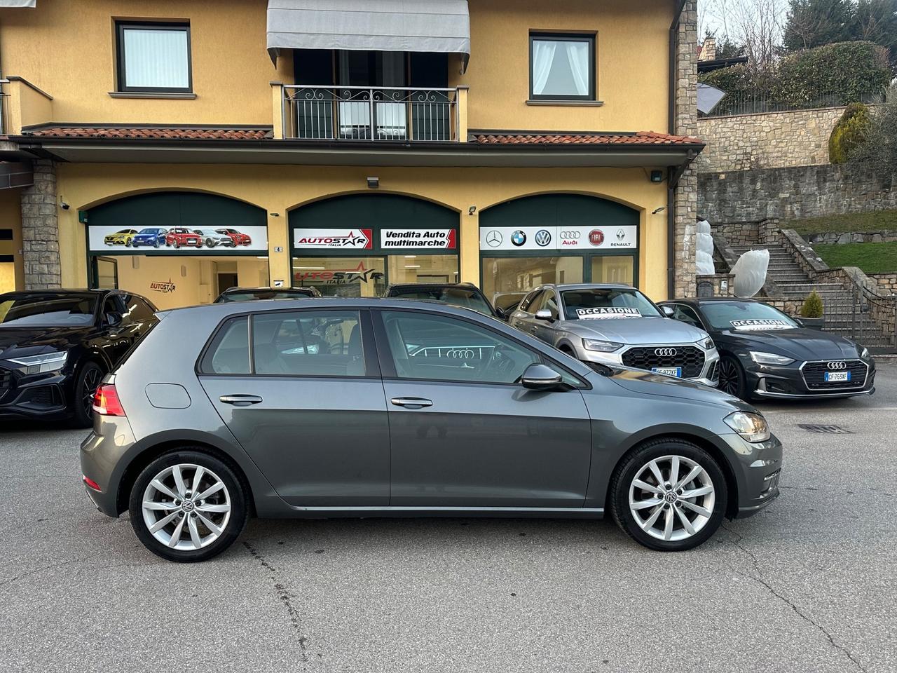 Volkswagen Golf BERLINA