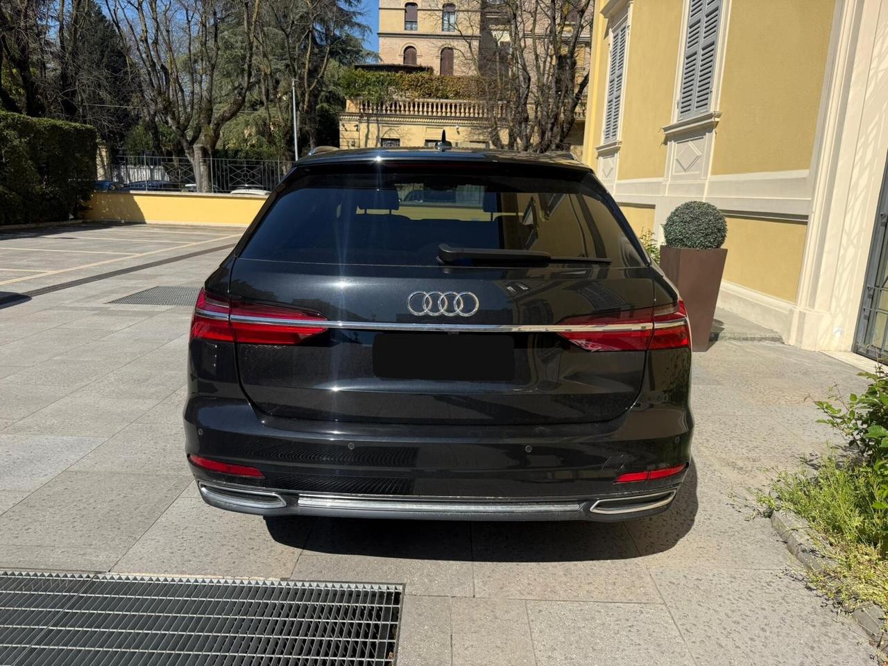 Audi A6 Avant 40 2.0 TDI S tronic Business Design Tetto Panoramico Pelle Totale