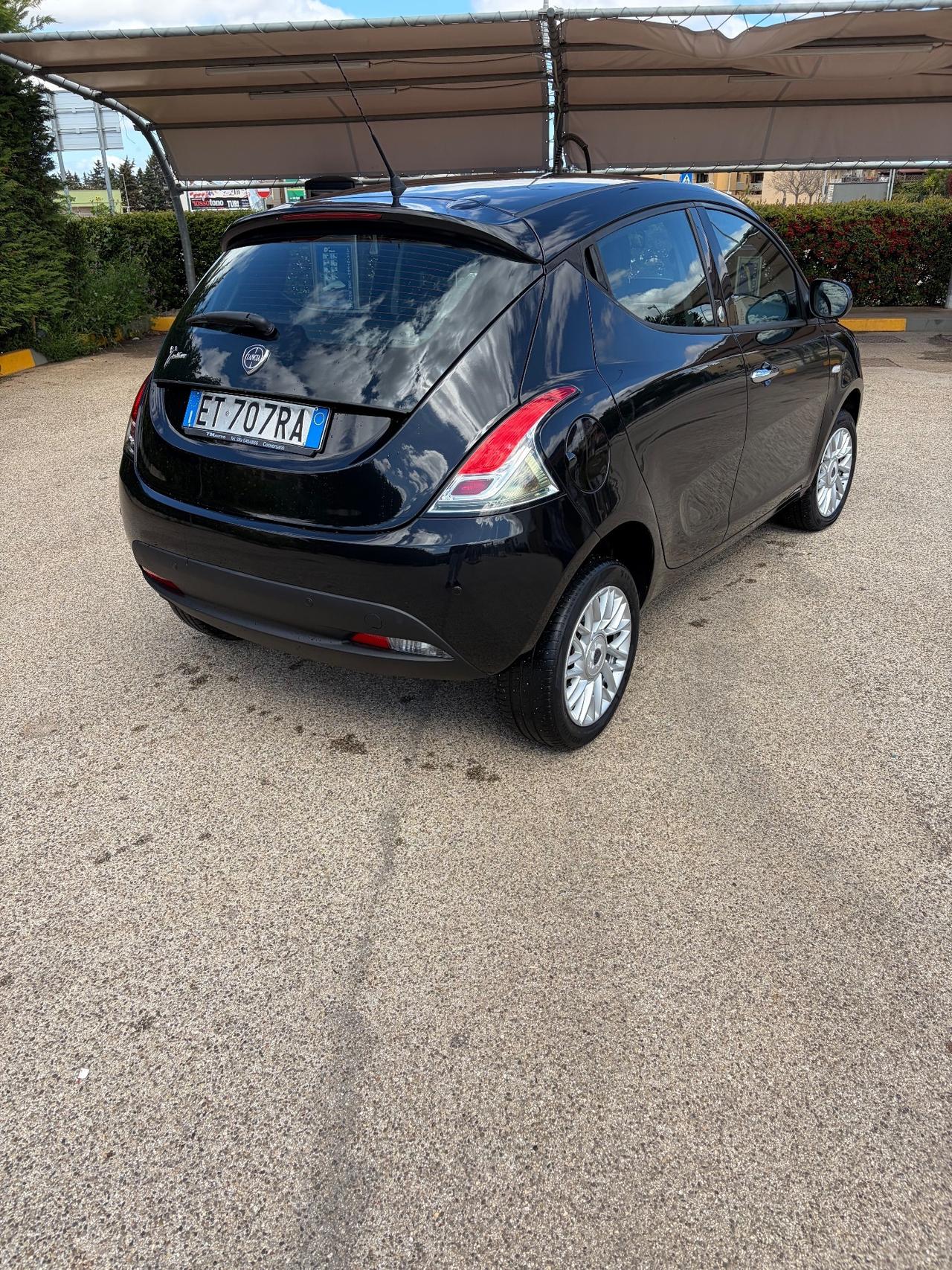 Lancia Ypsilon 0.9 TwinAir 85 CV 5 porte Metano Ecochic Gold