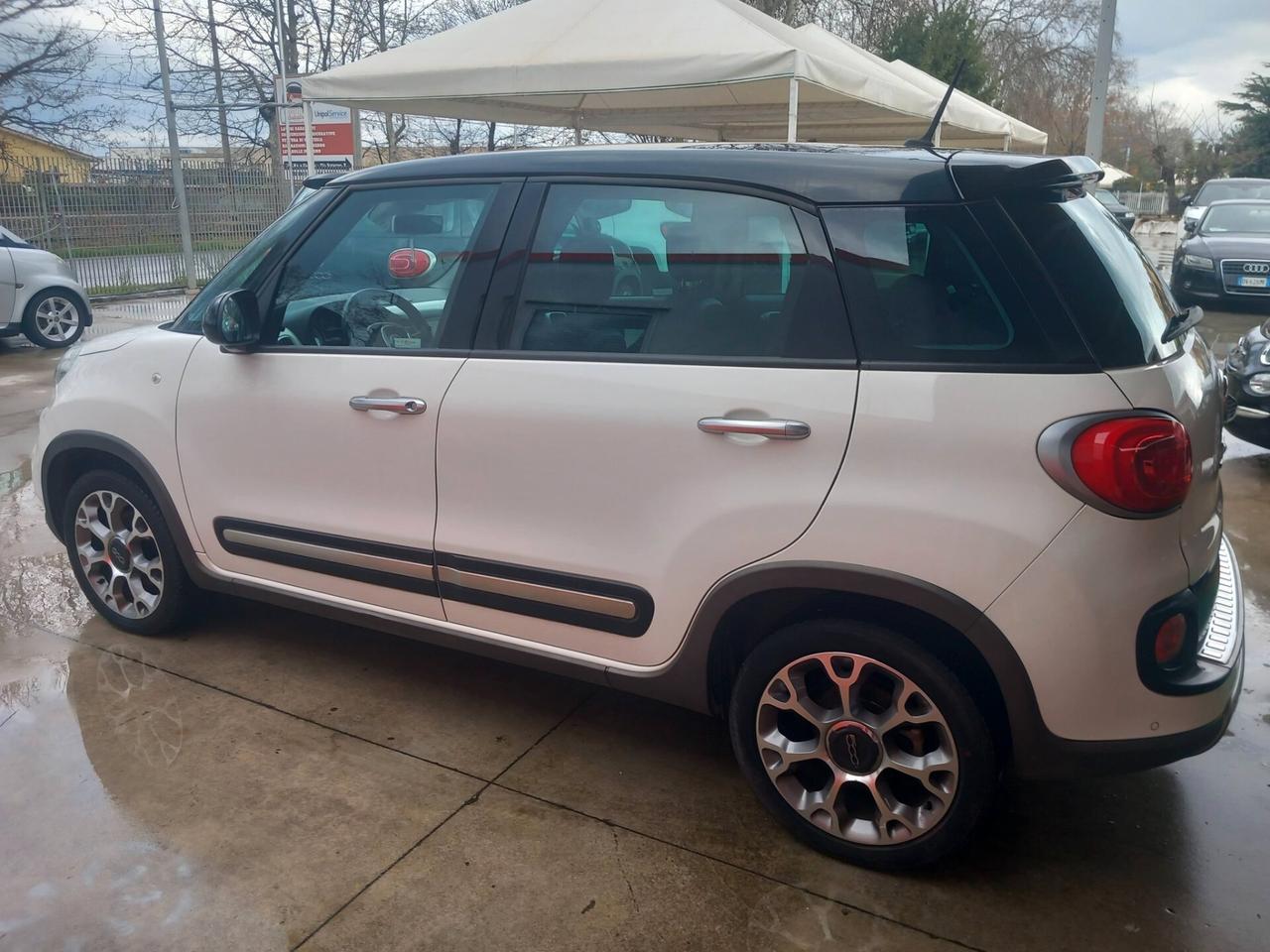 Fiat 500L 1.3 Multijet 95 CV Trekking TETTO NAVI RETROCAMERA SENSORI R 17 AUTOMATICA F 1 AL VOLANTE