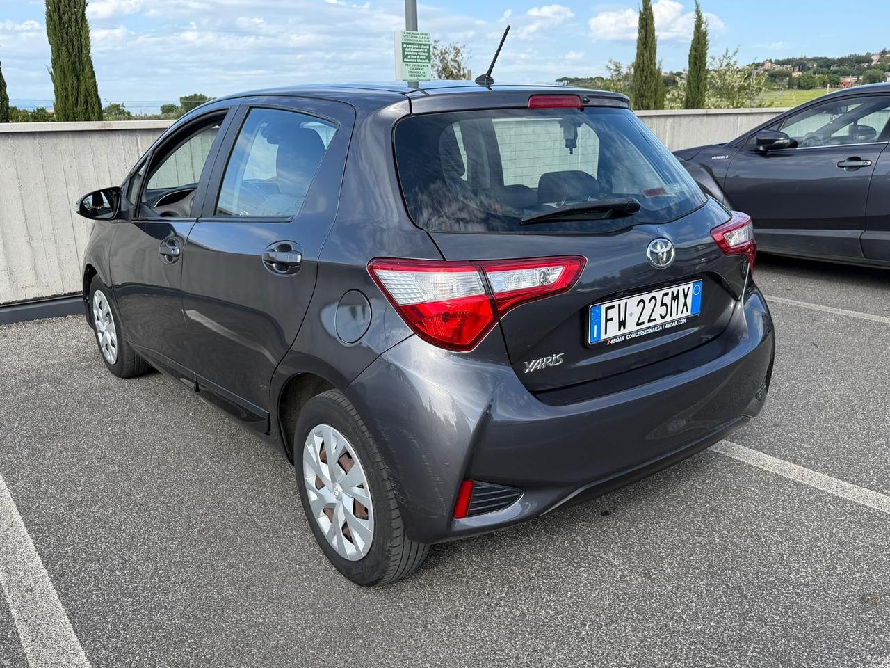 Toyota Yaris 1.0 Lounge *NEOPATENTATI*