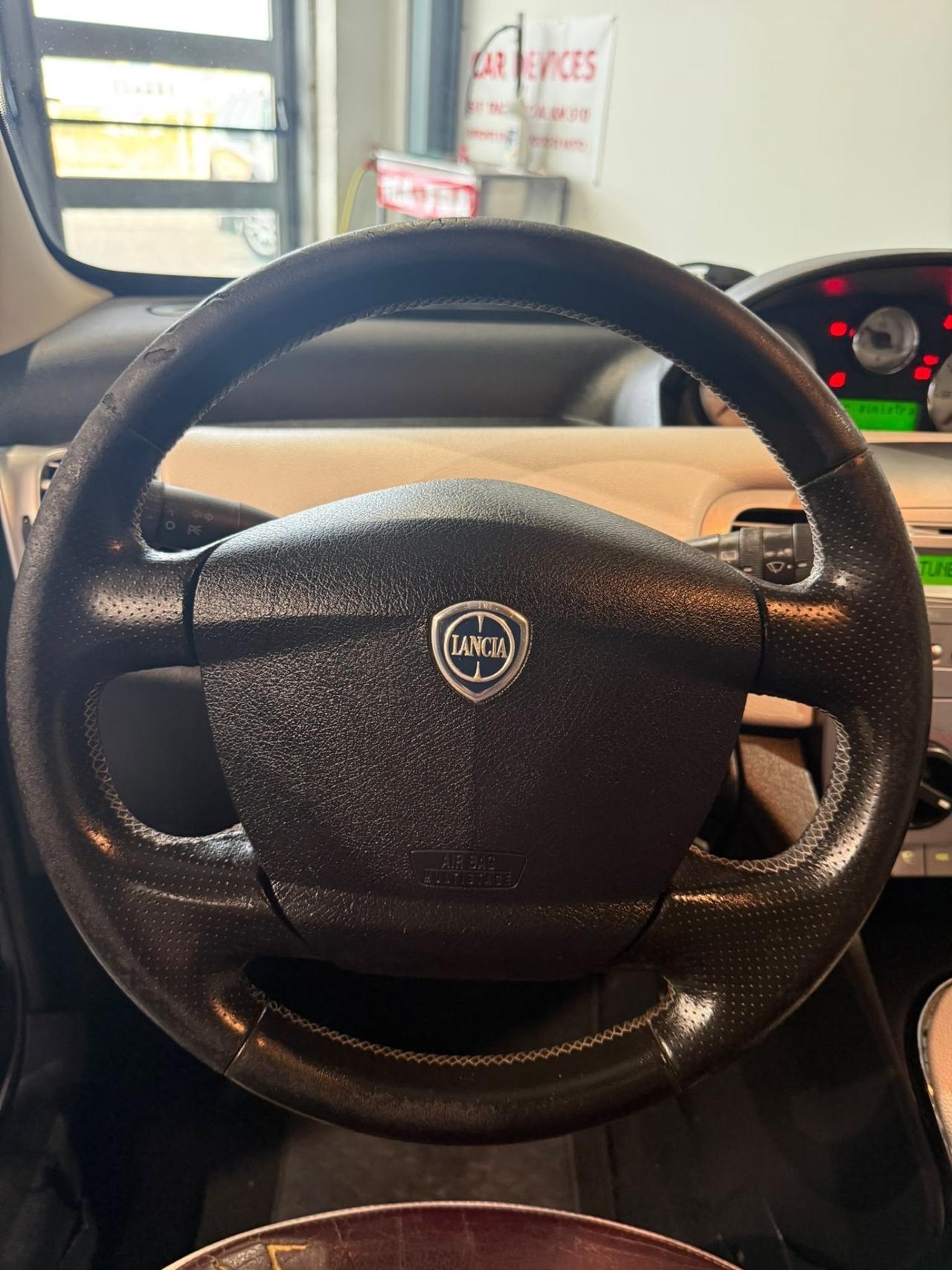 Lancia Ypsilon 1.3 MJT -NEOPATENTATI