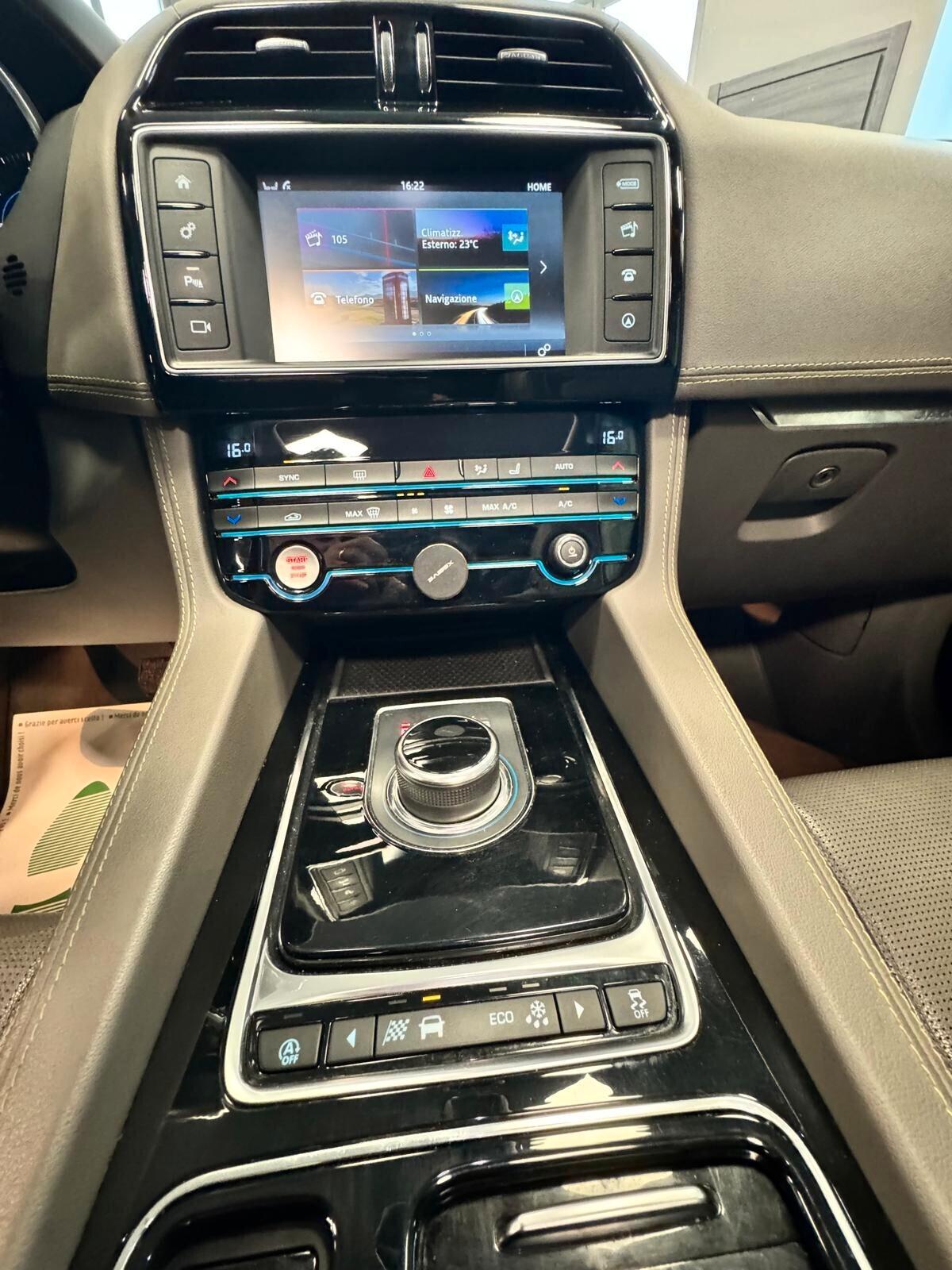 JAGUAR F-PACE 2-0 D4D 4WD TETTO APRIBILE R-DYNAMIC SPORT