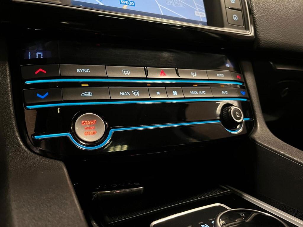 Jaguar F-Pace 2.0 D 180 CV AWD R-Sport