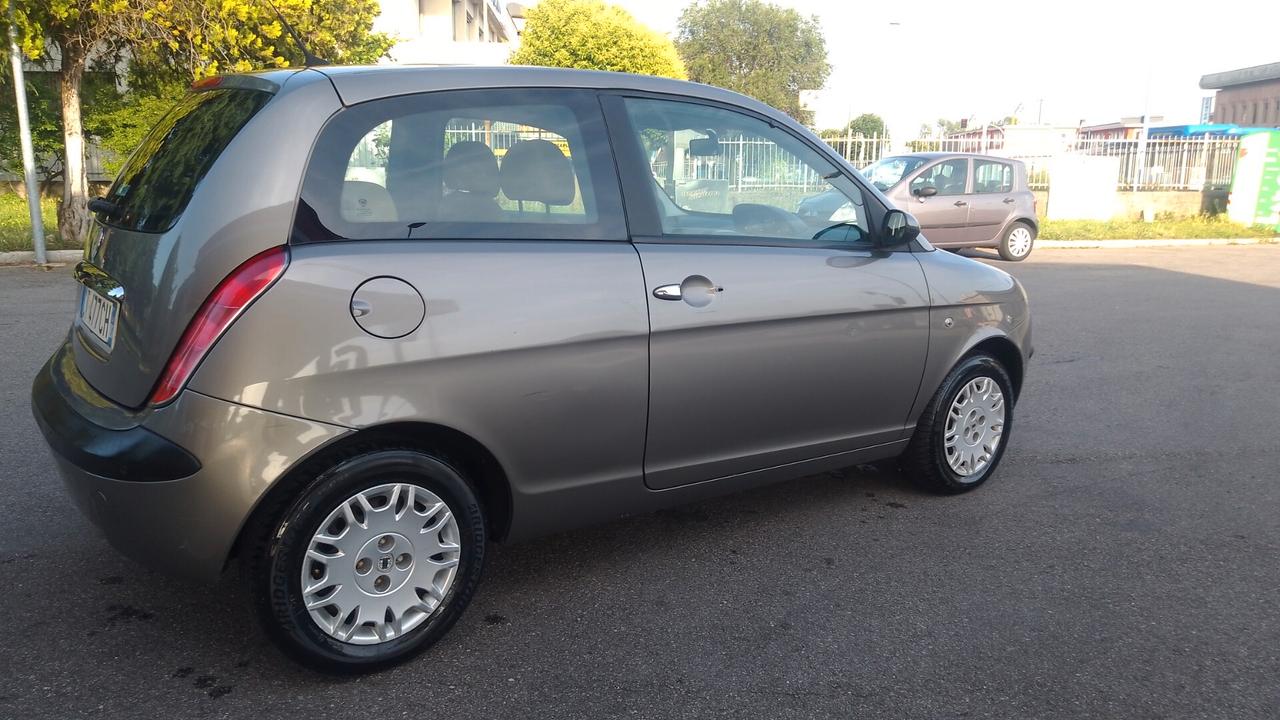 Lancia Ypsilon 1.3 Multijet navigatore neopatentati 05