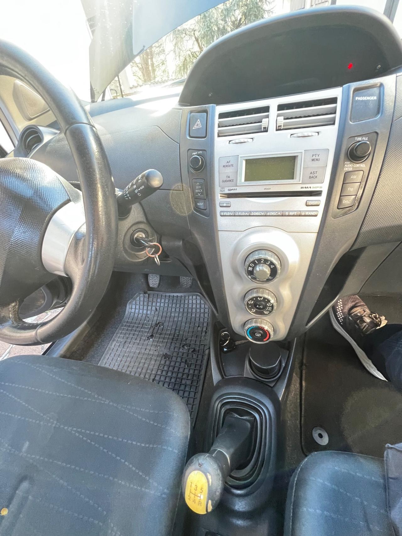 Toyota Yaris 1.0 5 porte Sol