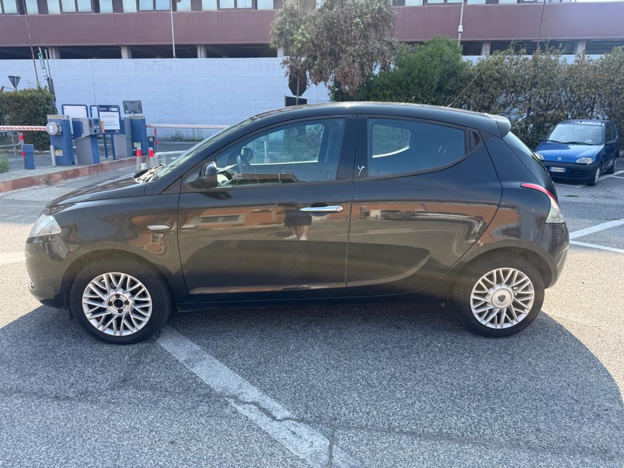 Lancia Ypsilon 1.2 69 CV 5 porte Gold