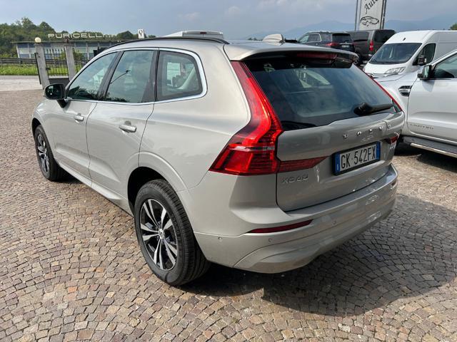 VOLVO XC60 B4 (d) AWD automatico MOMENTUM