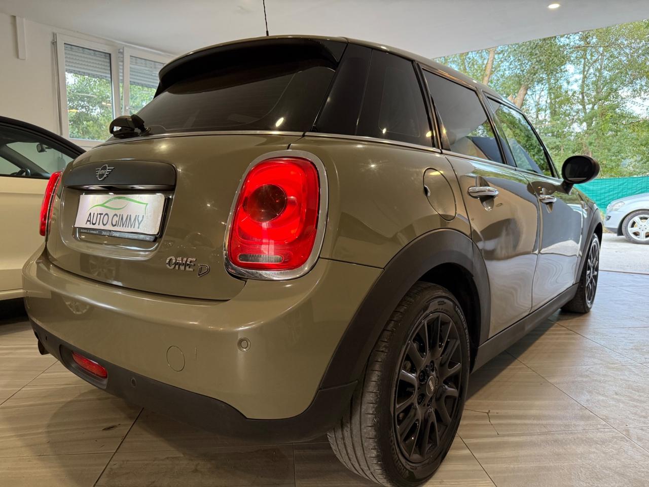 Mini one 1.5 Baker Street 2019 150.000KM