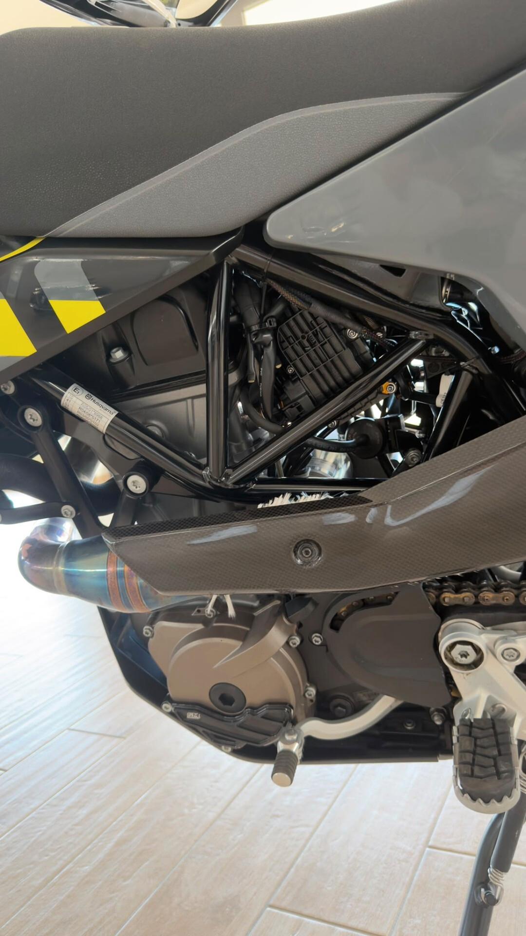 Husqvarna 701 Supermoto motard