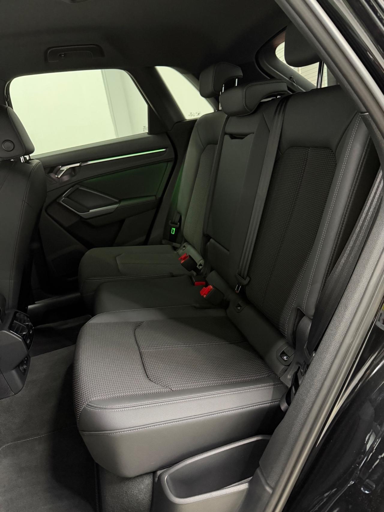 Audi Q3 35 TDI S tronic line edition 2120 km black