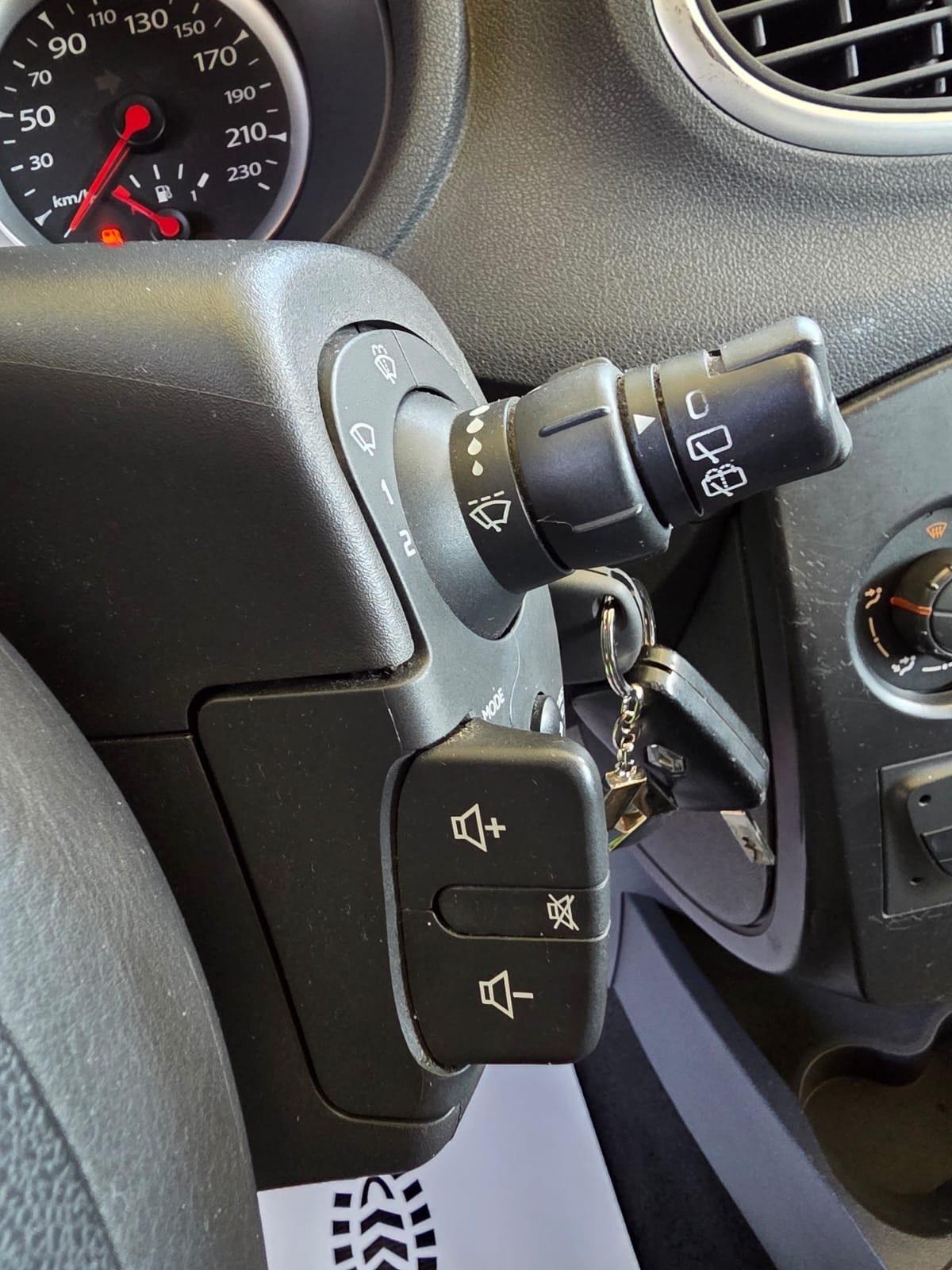 Renault Clio 1.2 16V 3 p. Luxe Neopatentati
