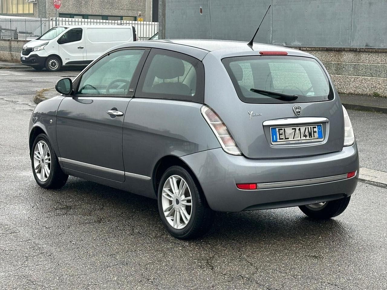 Lancia Ypsilon 1.3 MJT 75 CV Unyca