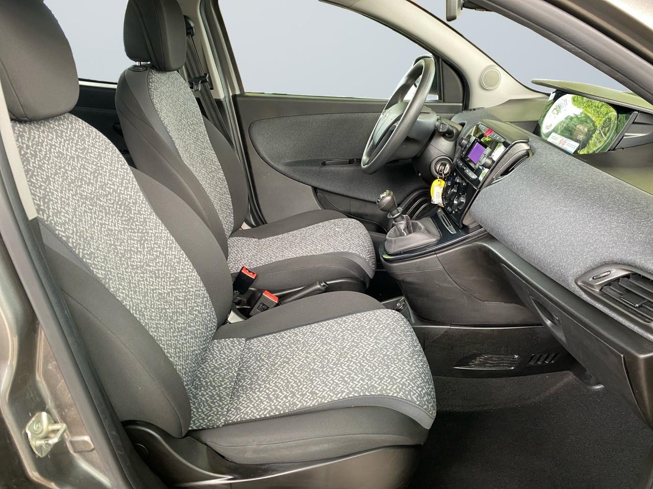 LANCIA Ypsilon III 2021 - Ypsilon 1.0 firefly hybrid Silver s&s 70cv 5p.ti
