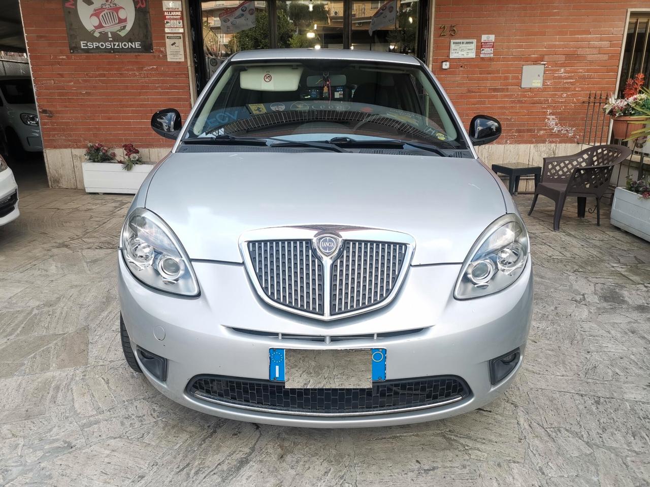 Lancia Ypsilon 1.3 MJT 75 CV Unyca