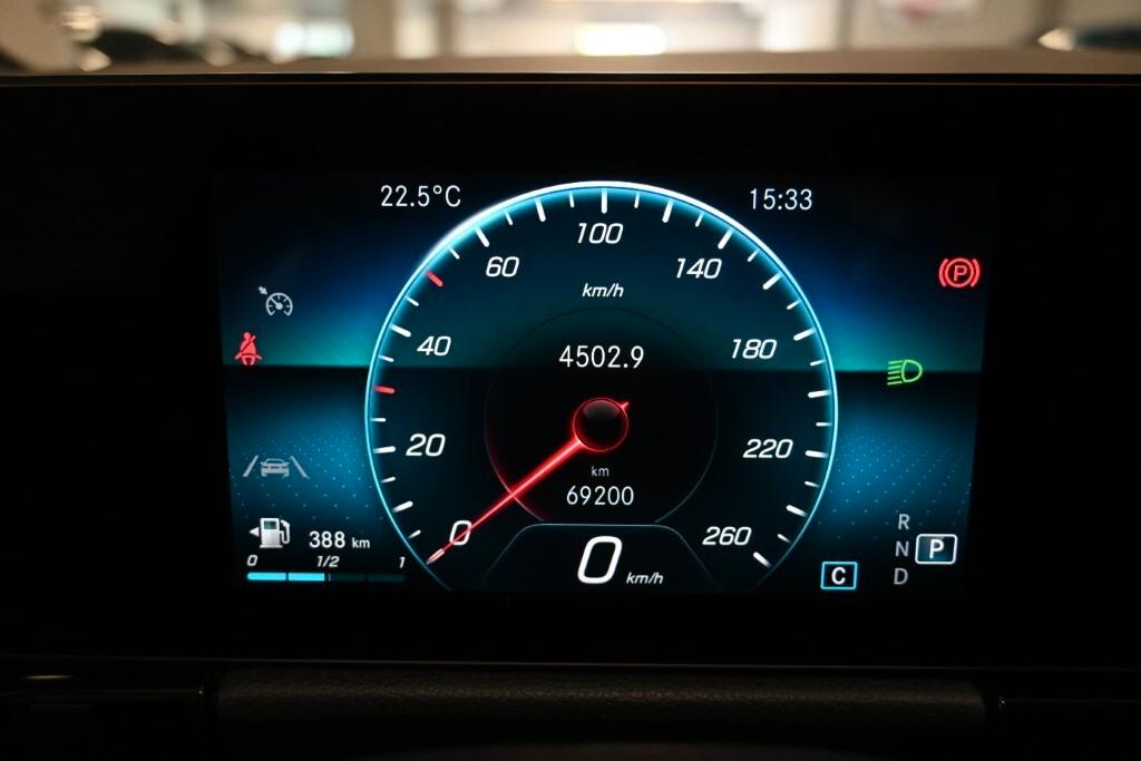 Mercedes-benz B 180 180D 115CV AUTOM. BUSINESS EXTRA ( MIRROR - PDC NAVI CRUISE FARI LED TERLECAMERA POST. )