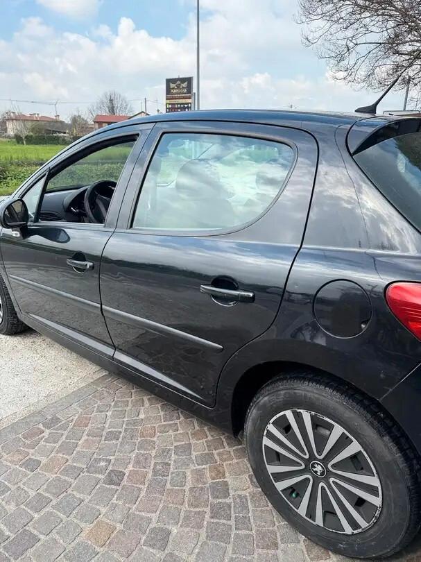 Peugeot 207 1.4 HDi 70CV 5p. XT