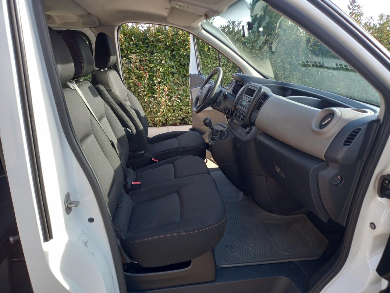 Renault Trafic T29 1.6 dCi 145CV 9 POSTI