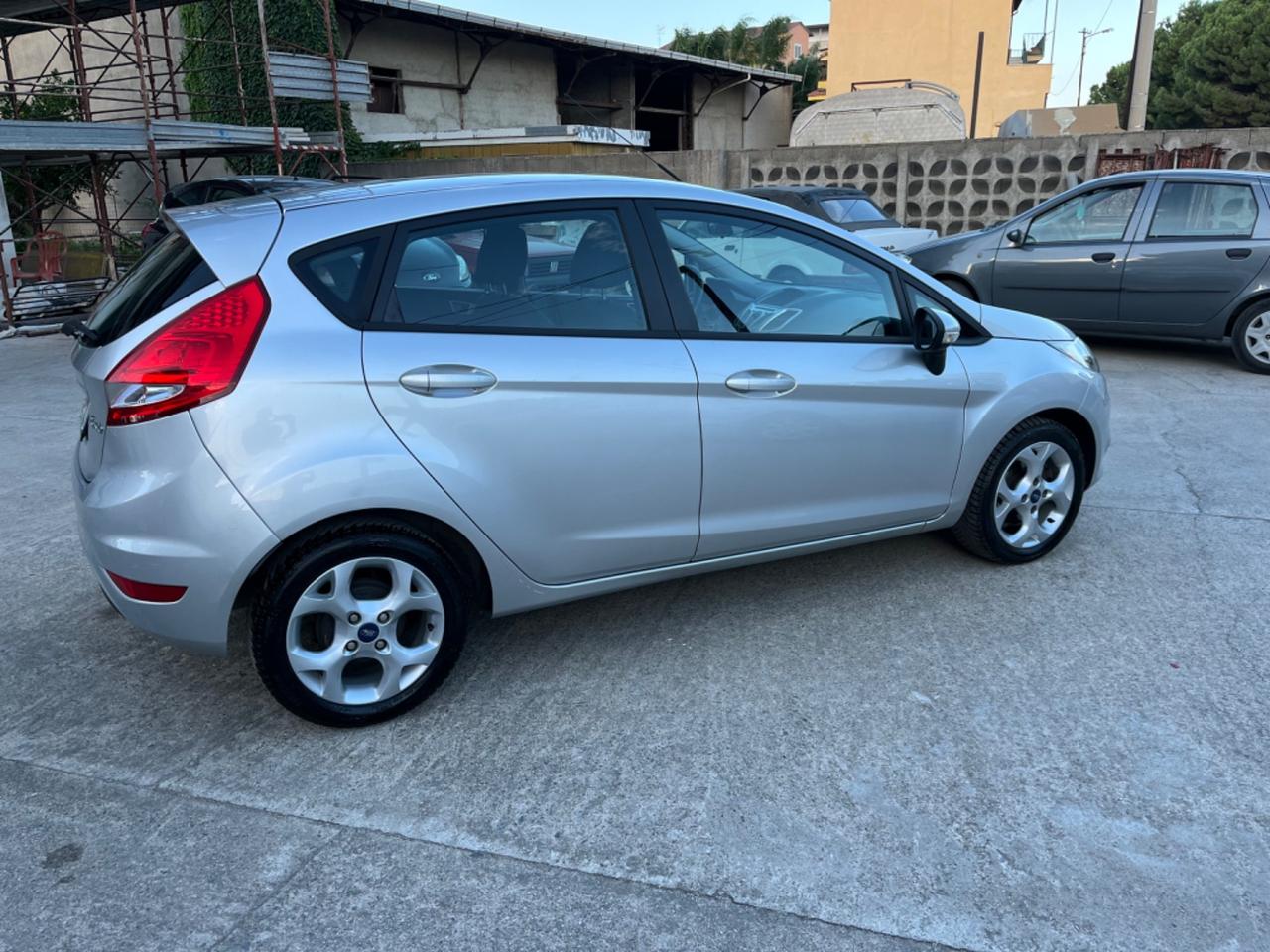 Ford Fiesta 1.4 TDCi 70CV 5 porte Titanium