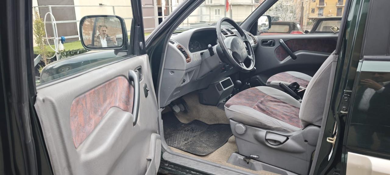 Nissan Terrano II 2.4i 12V cat 5 porte SE