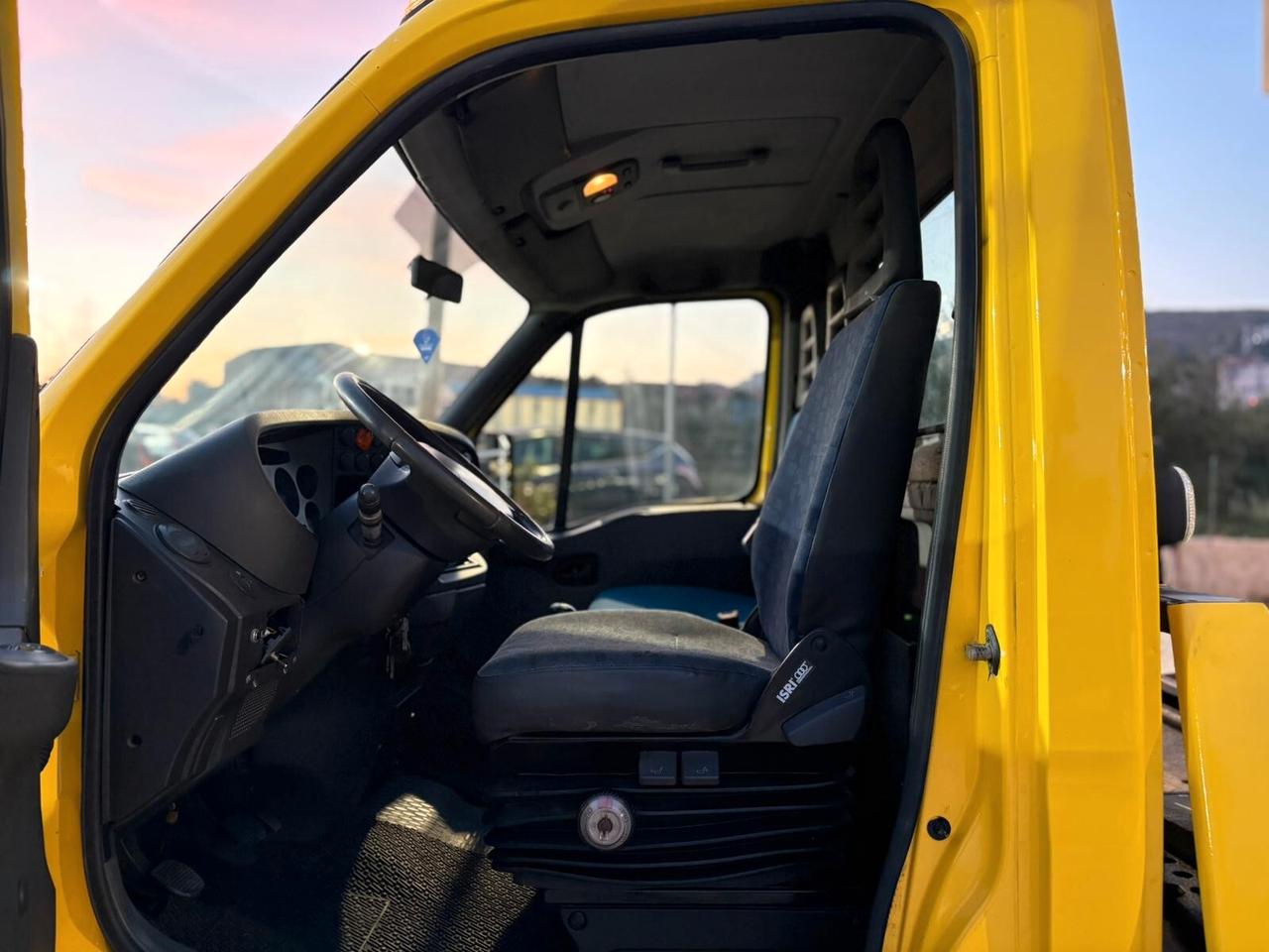 IVECO DAILY CARROATTREZZI 35 C13 ( PATENTE B)