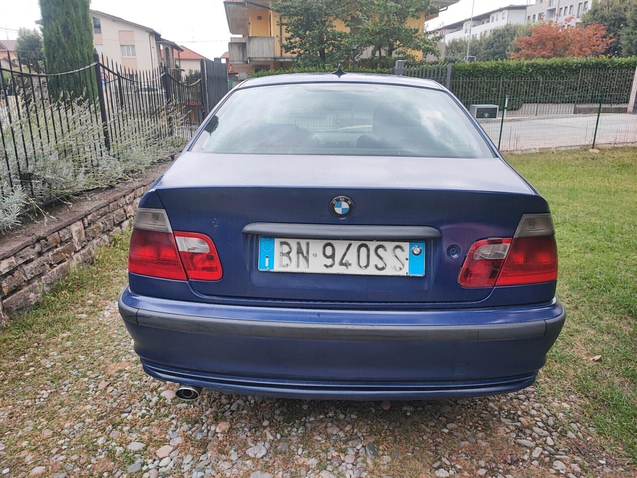 Bmw 320 Berlina 136 CV schermo