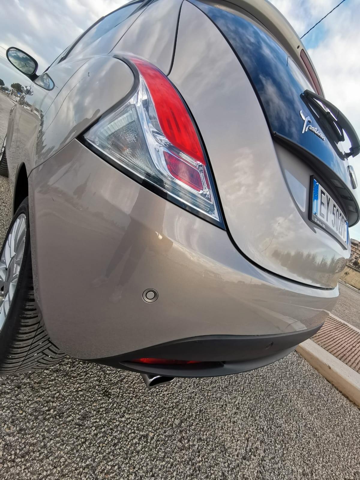 Lancia Ypsilon 1.3 MJT 16V 95 CV 5P. Gold 2015