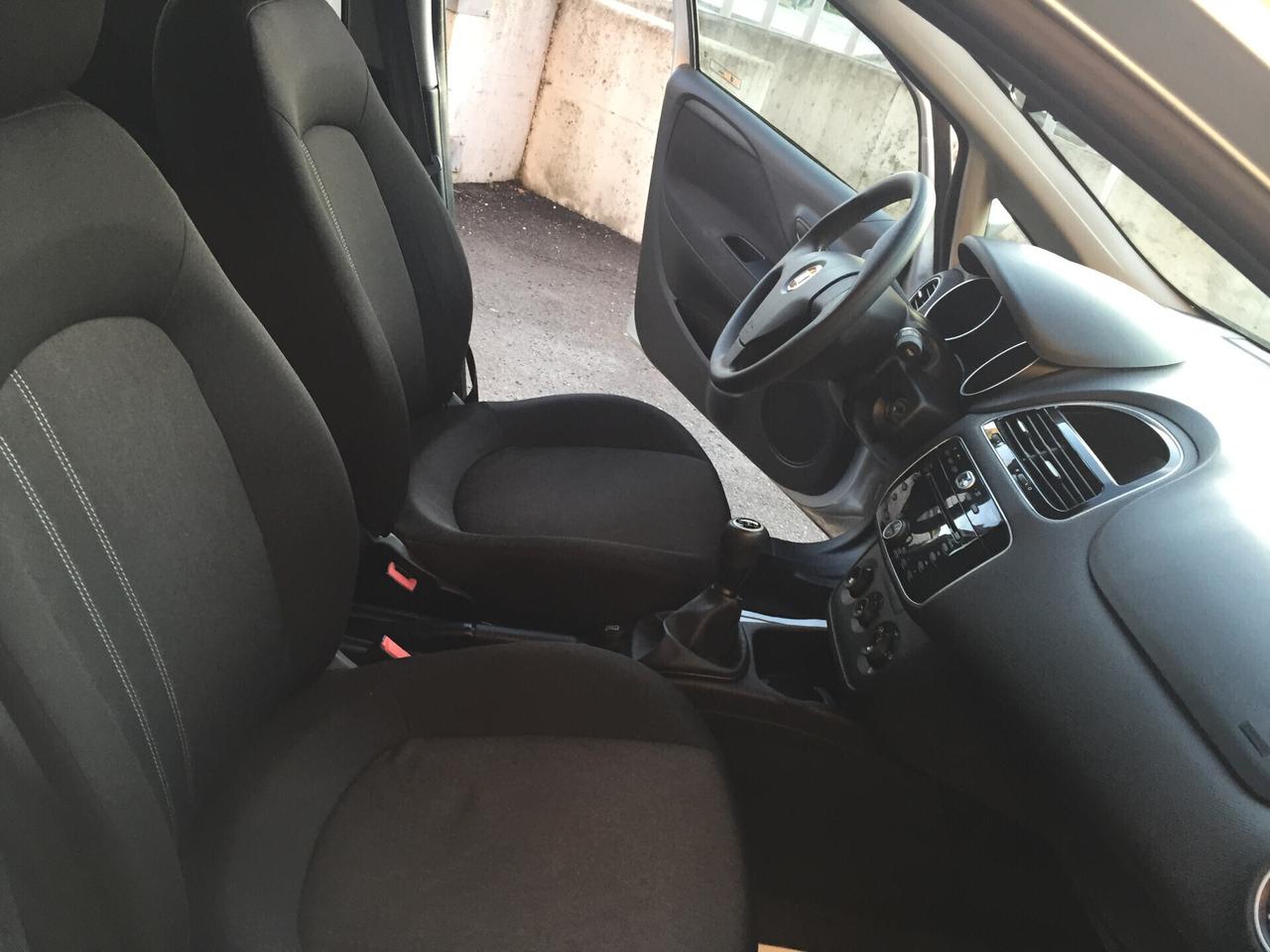 Fiat Punto 1.3 MJT II 75 CV 5 porte Street X NEOPATENTATI