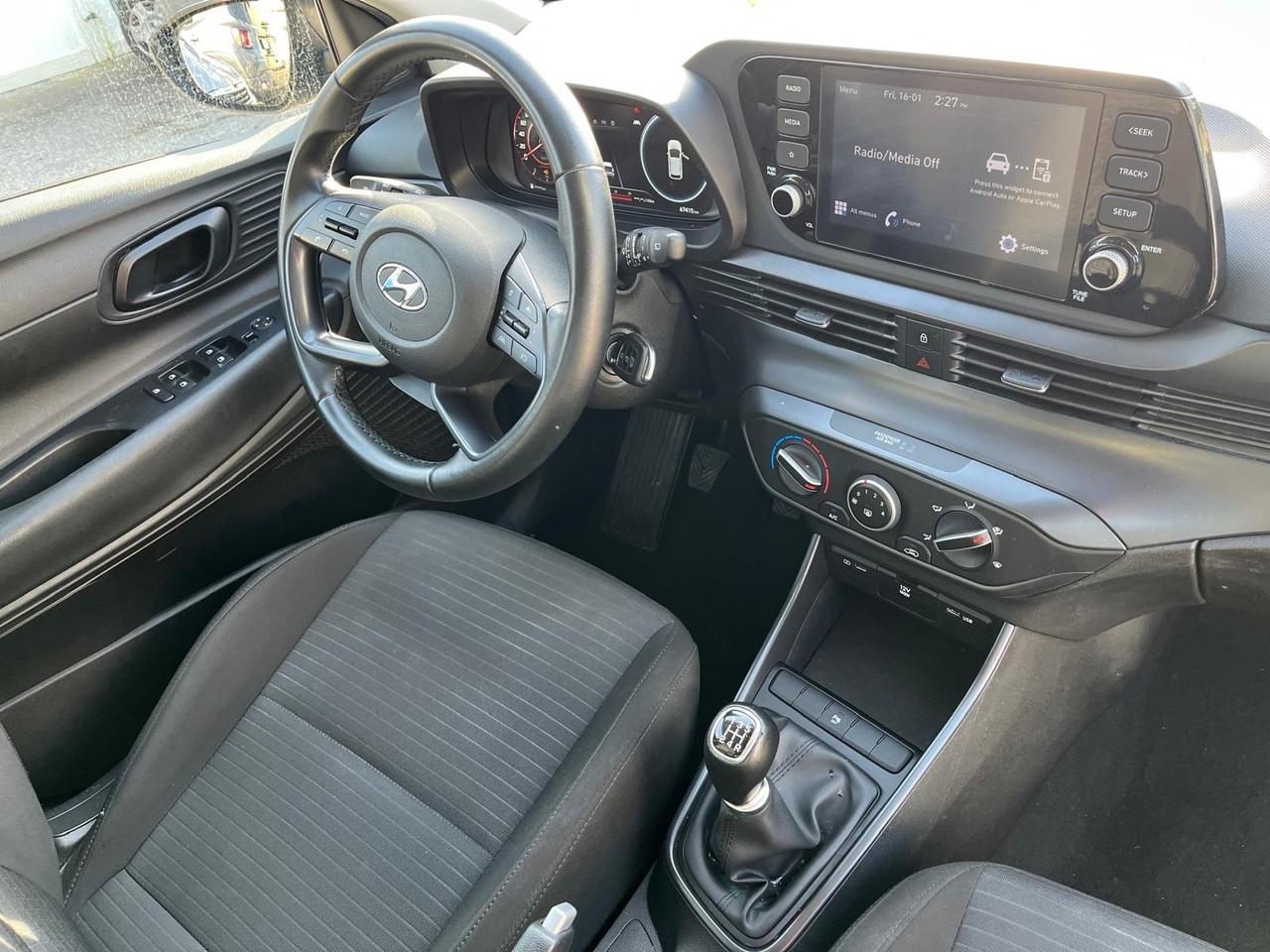 Hyundai i20-1.2 benz-full-2023