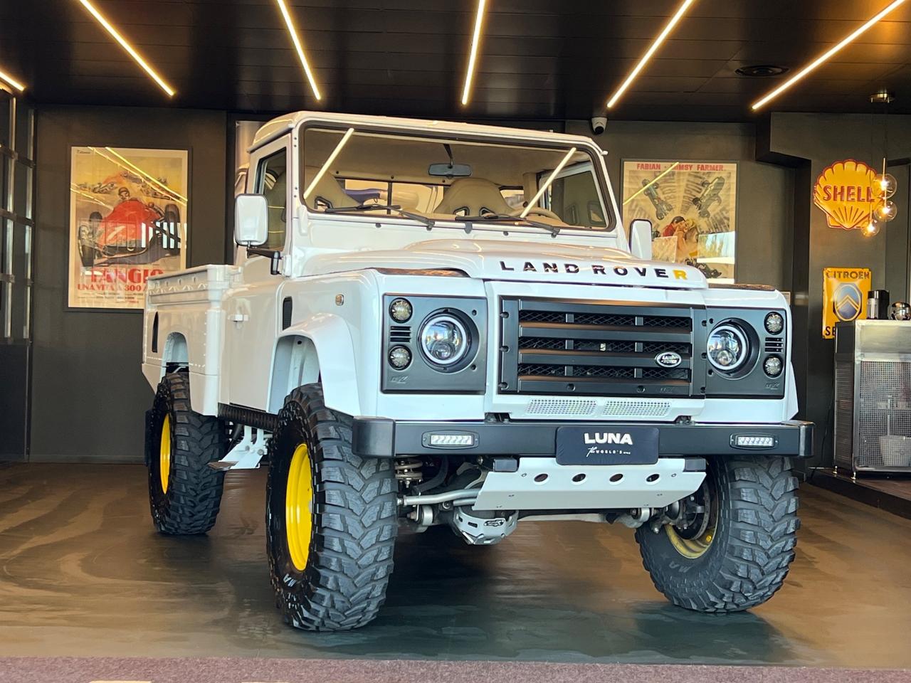 Land Rover Defender 110 2.4 TD4 High Capacity Pick Up E "The world's style"