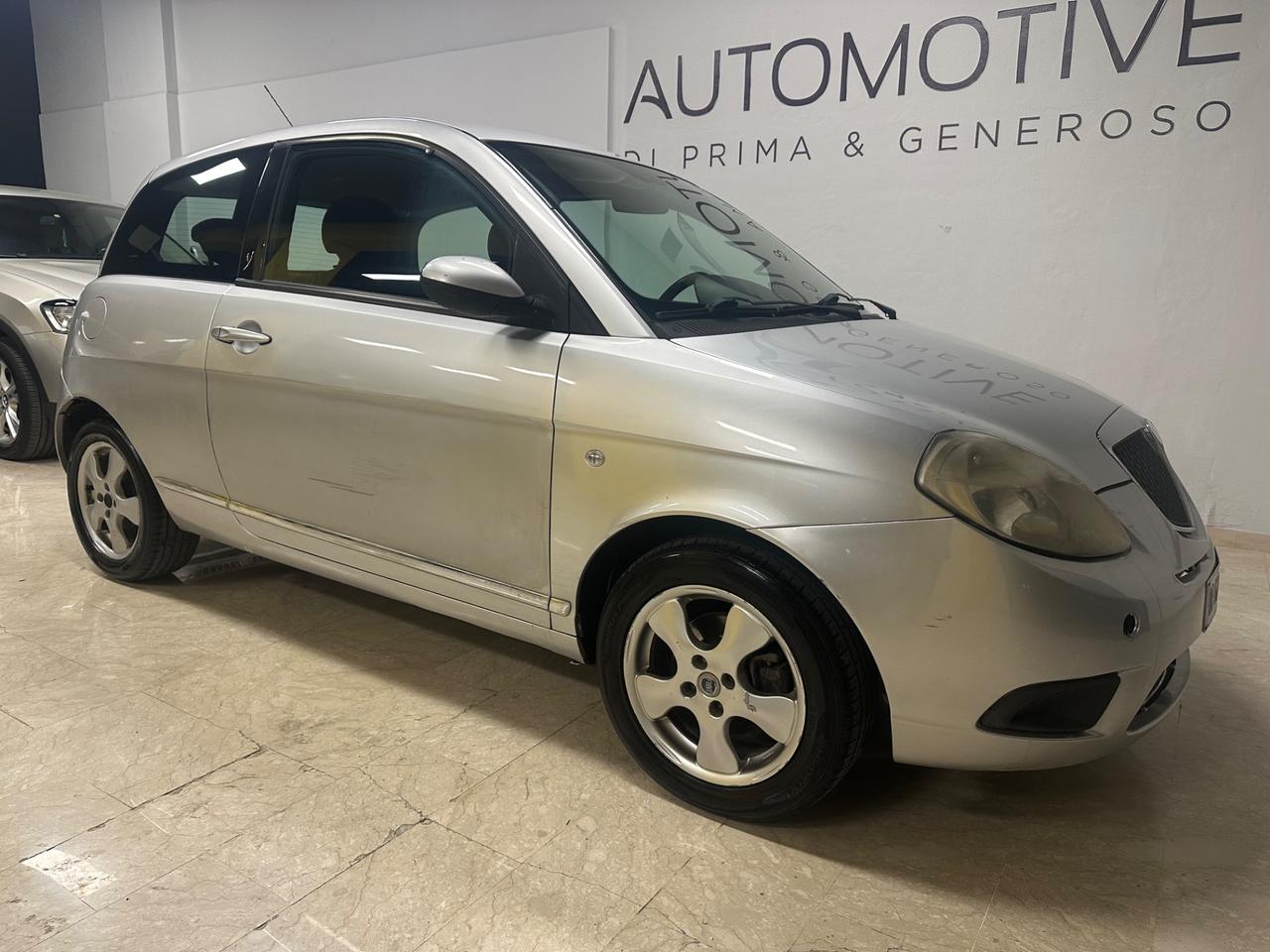 Lancia Ypsilon 1.3 MJT 90 CV Oro Bianco