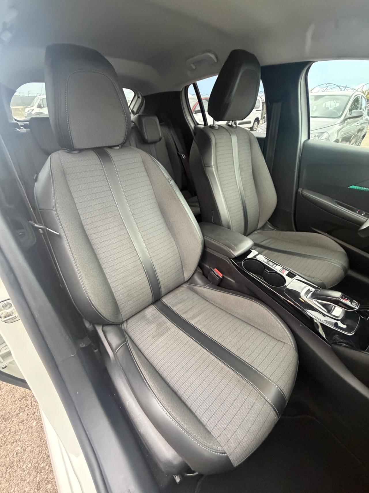 Peugeot 208 PureTech 100 Stop&Start 5 porte Allure