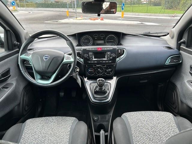 Lancia Ypsilon 1.0 FireFly 5 porte S&S Hybrid Ecochic Silver