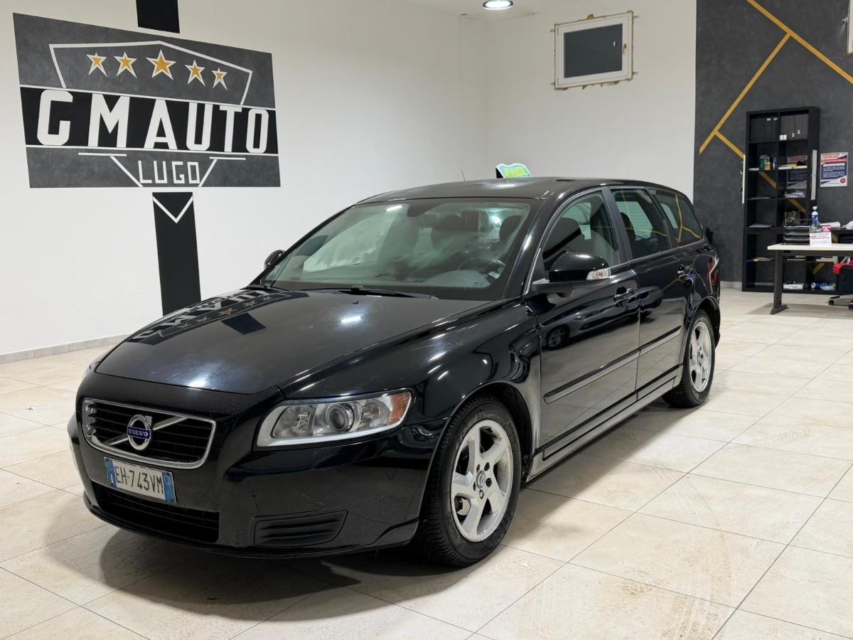VOLVO - V50 - D2 R-design