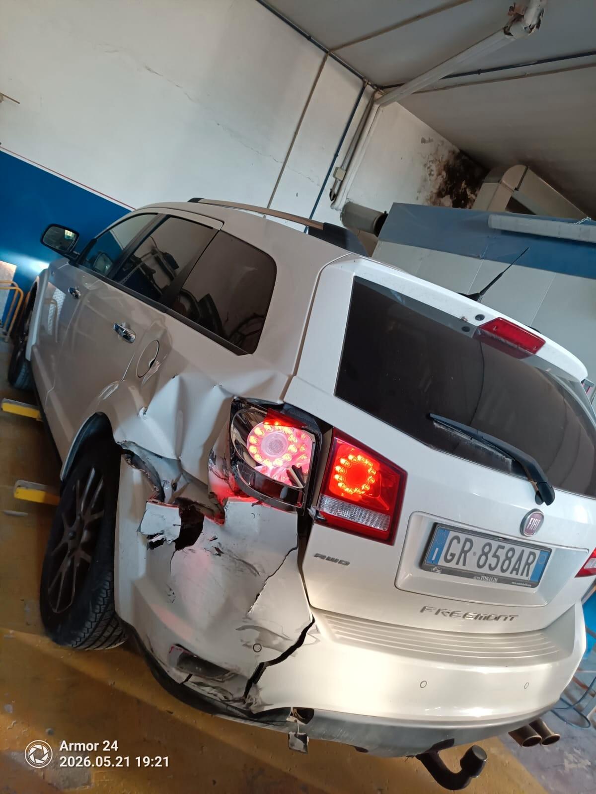 Fiat Freemont 2.0 Mjt 170 CV 4x4 aut. Lounge INCIDENTATO
