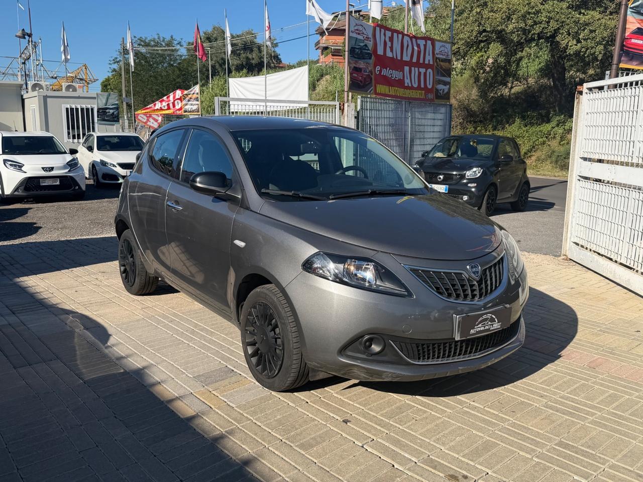 Lancia Ypsilon 1.0 FireFly 5 porte S&S Hybrid Ecochic Silver