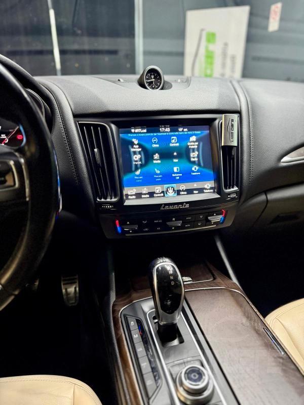 Maserati Levante 3.0 V6 275cv auto