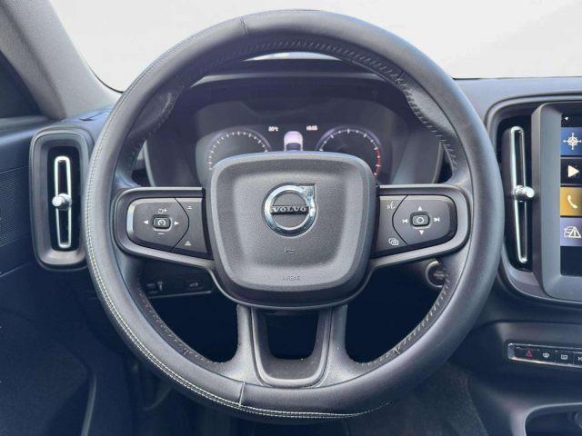 VOLVO XC40 T3 MOMENTUM AUTOMATICA