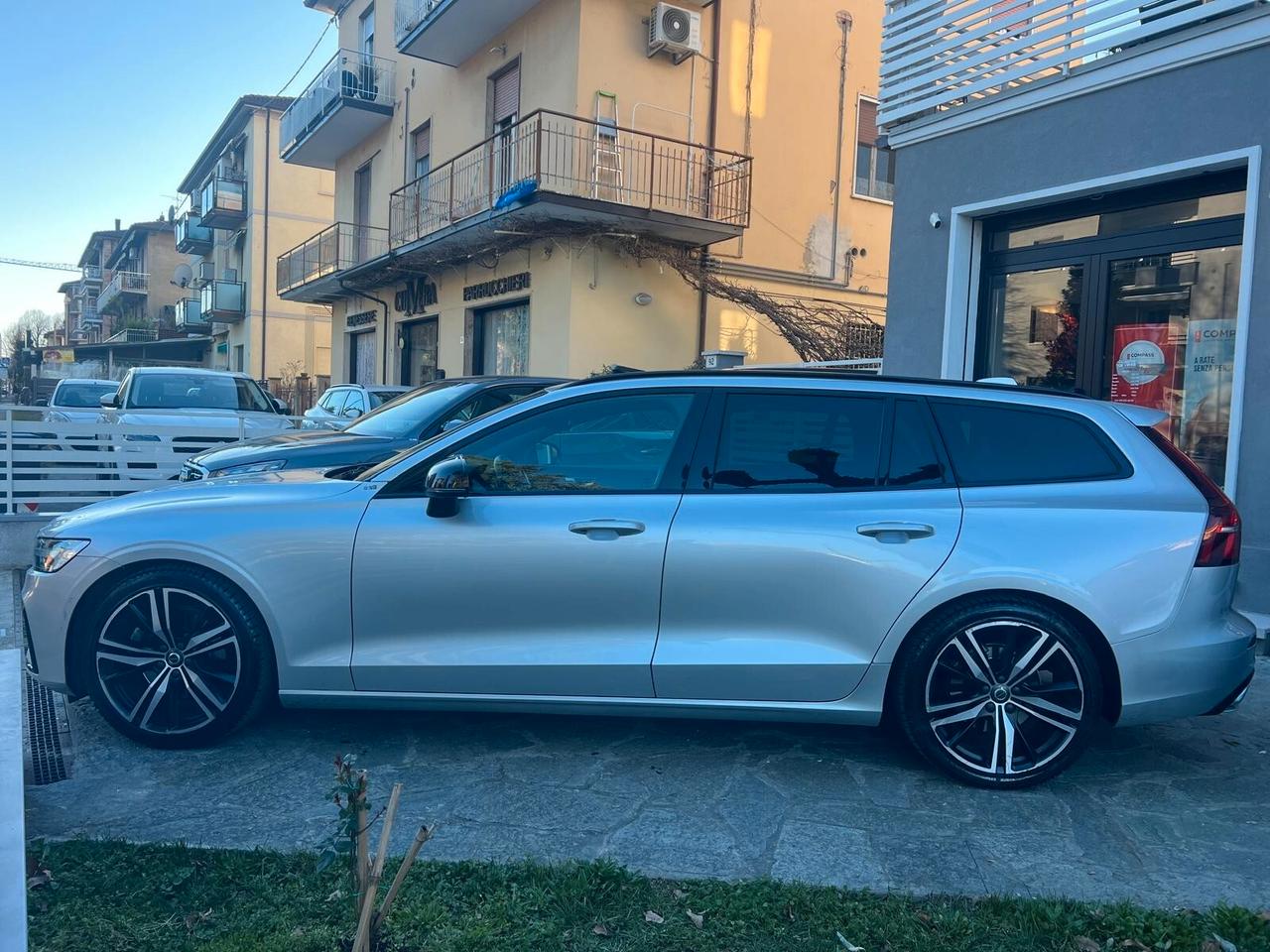 VOLVO V60 B4 GEARTRONIC R-DESING