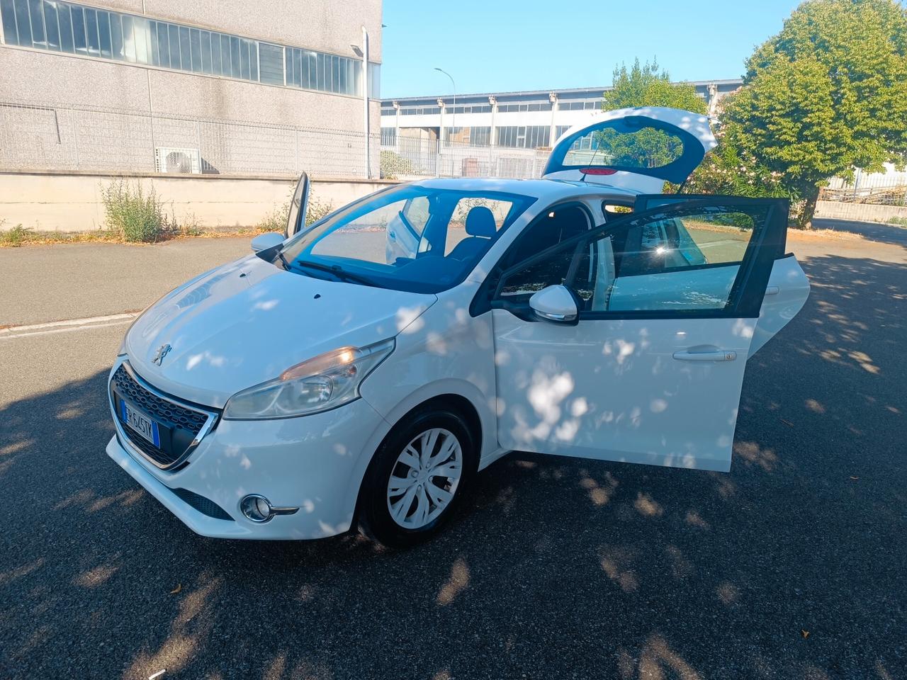 Peugeot 208 1.2 5 porte 99.000 KM NEOPATENTATI
