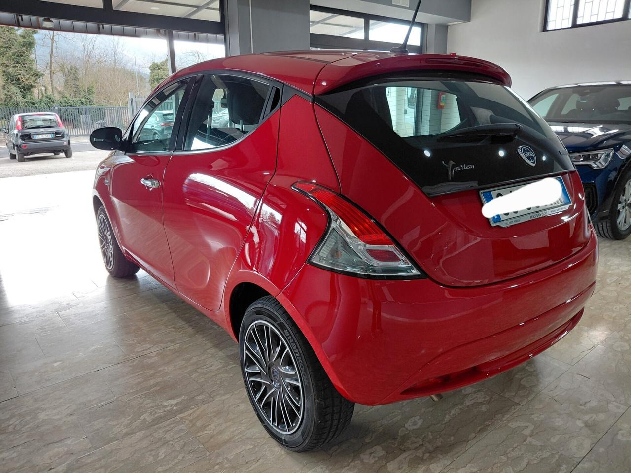 Lancia Ypsilon 1.0 FireFly 5 porte S&S Hybrid Ecochic Silver