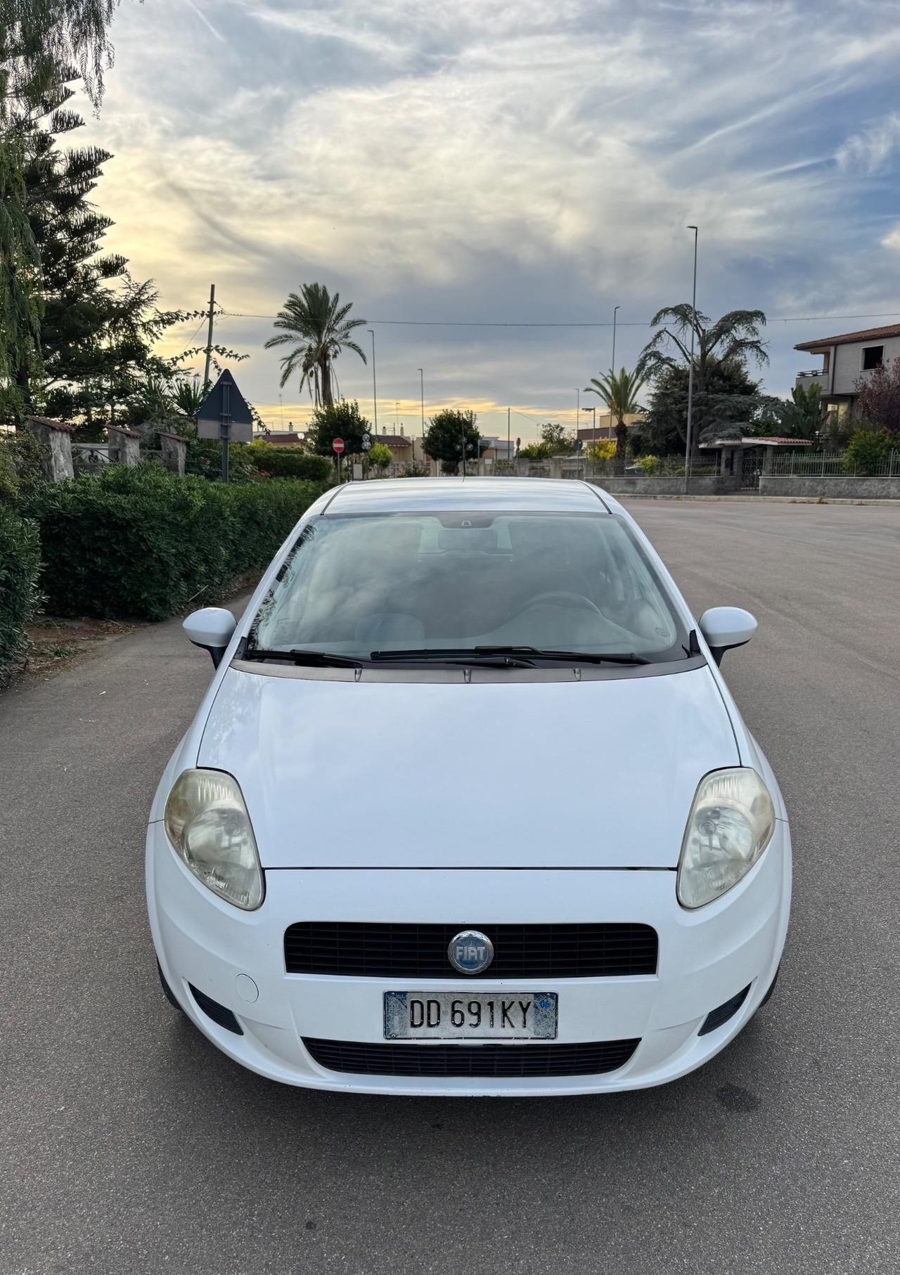 FIAT GRANDE PUNTO 1.3 DIESEL AUTOCARRO 4 PERSONE