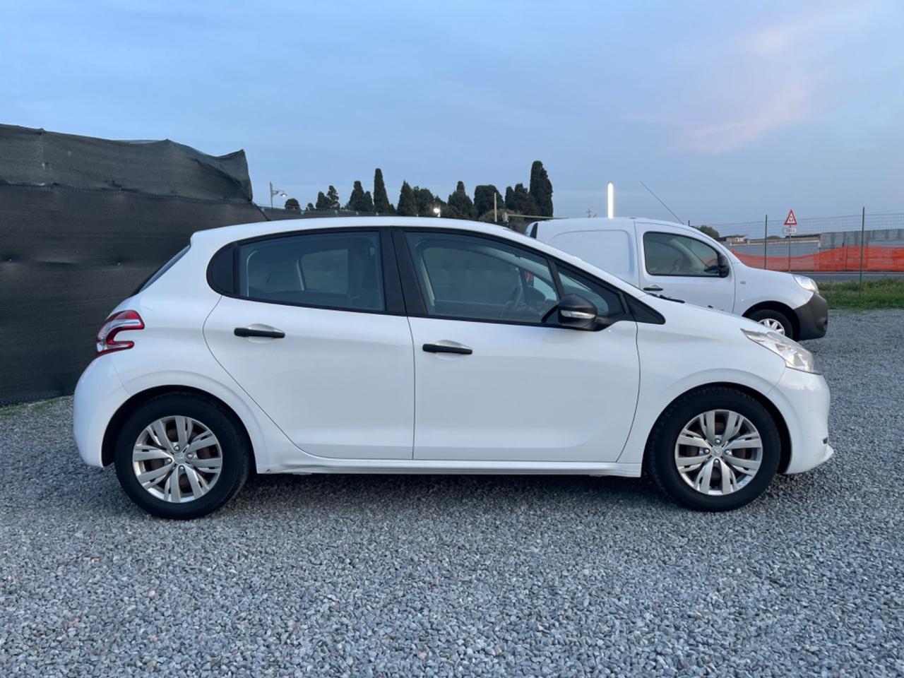 Peugeot 208 1.4 HDi VAN GARANZIA