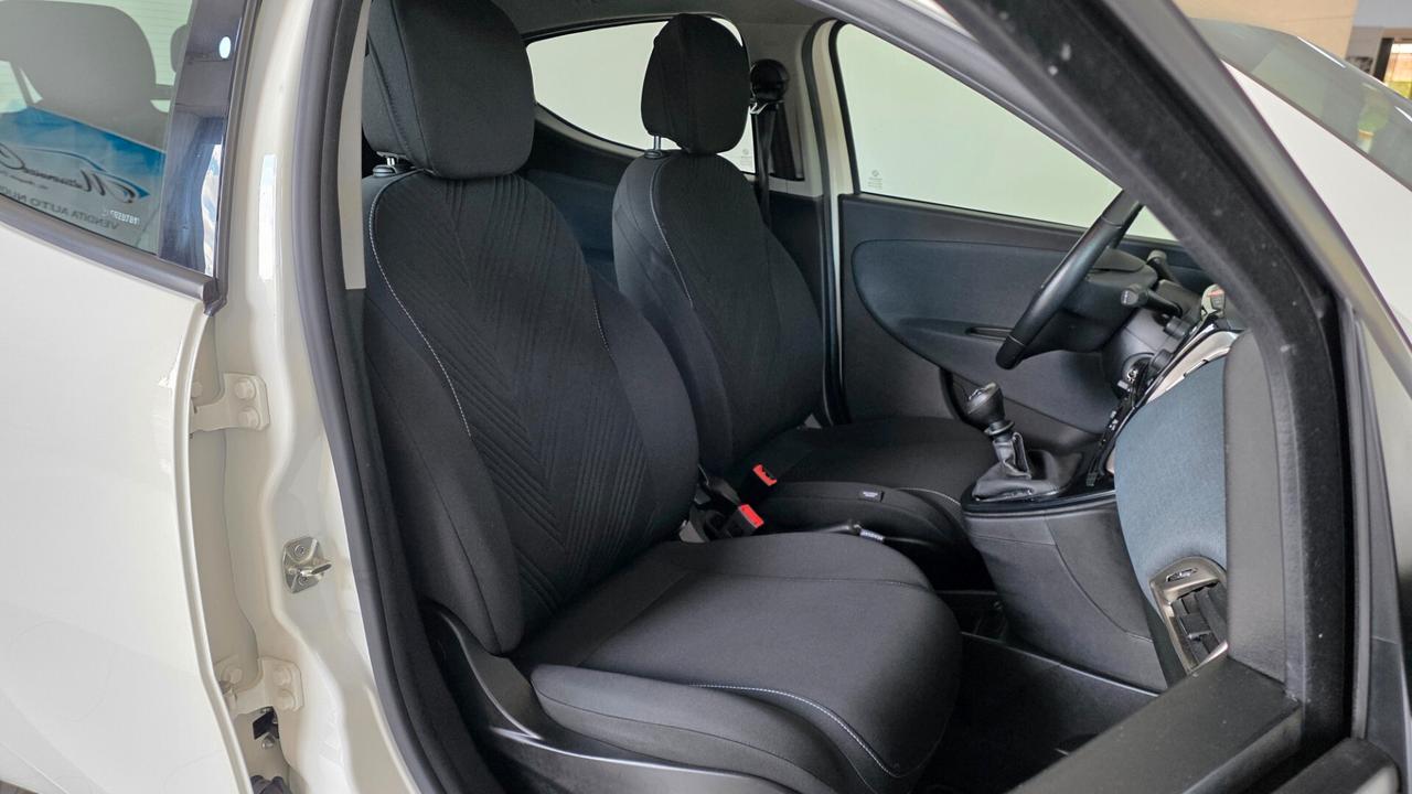 Lancia Ypsilon 1.0 FireFly 5 porte S&S Hybrid Gold