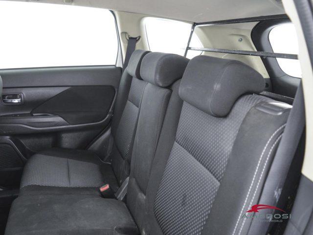 MITSUBISHI Outlander 2.2 DI-D 4WD Instyle Plus SDA 7 posti - AUTOCARRO
