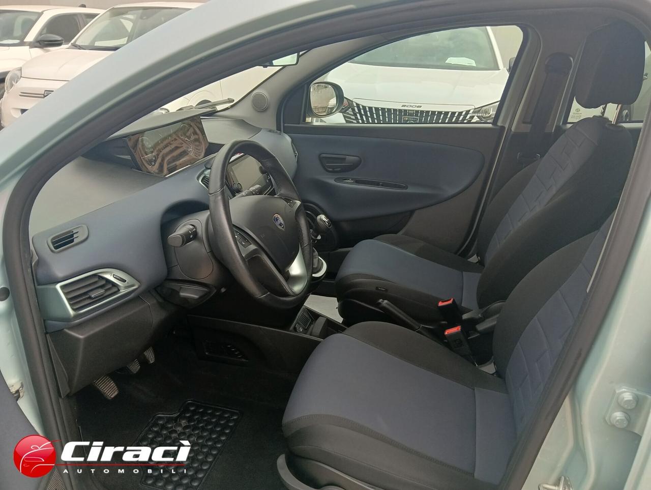 Lancia Ypsilon 1.0 5 p Hybrid Platino