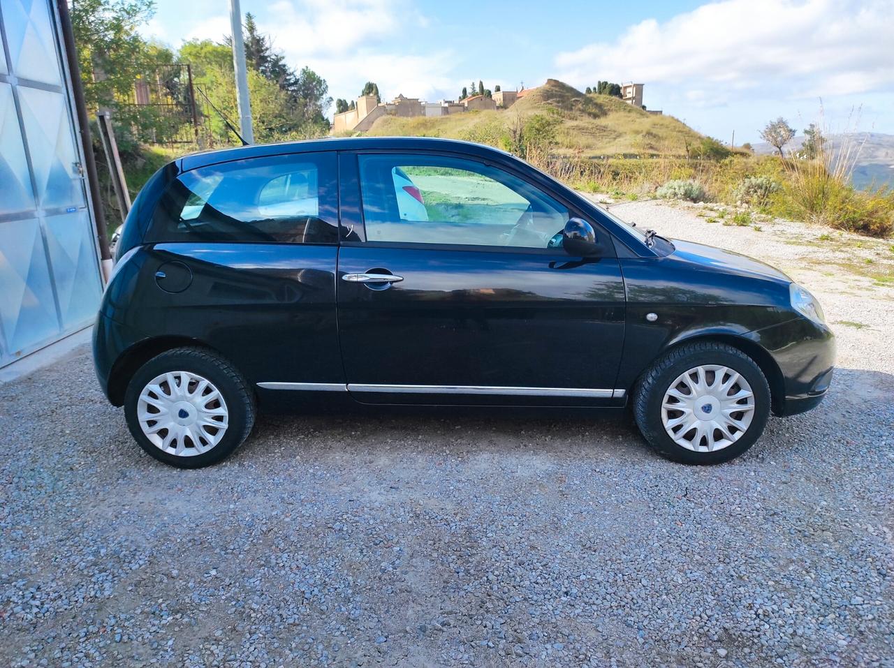 Lancia Ypsilon 1.3 MJT 75 CV Platinum