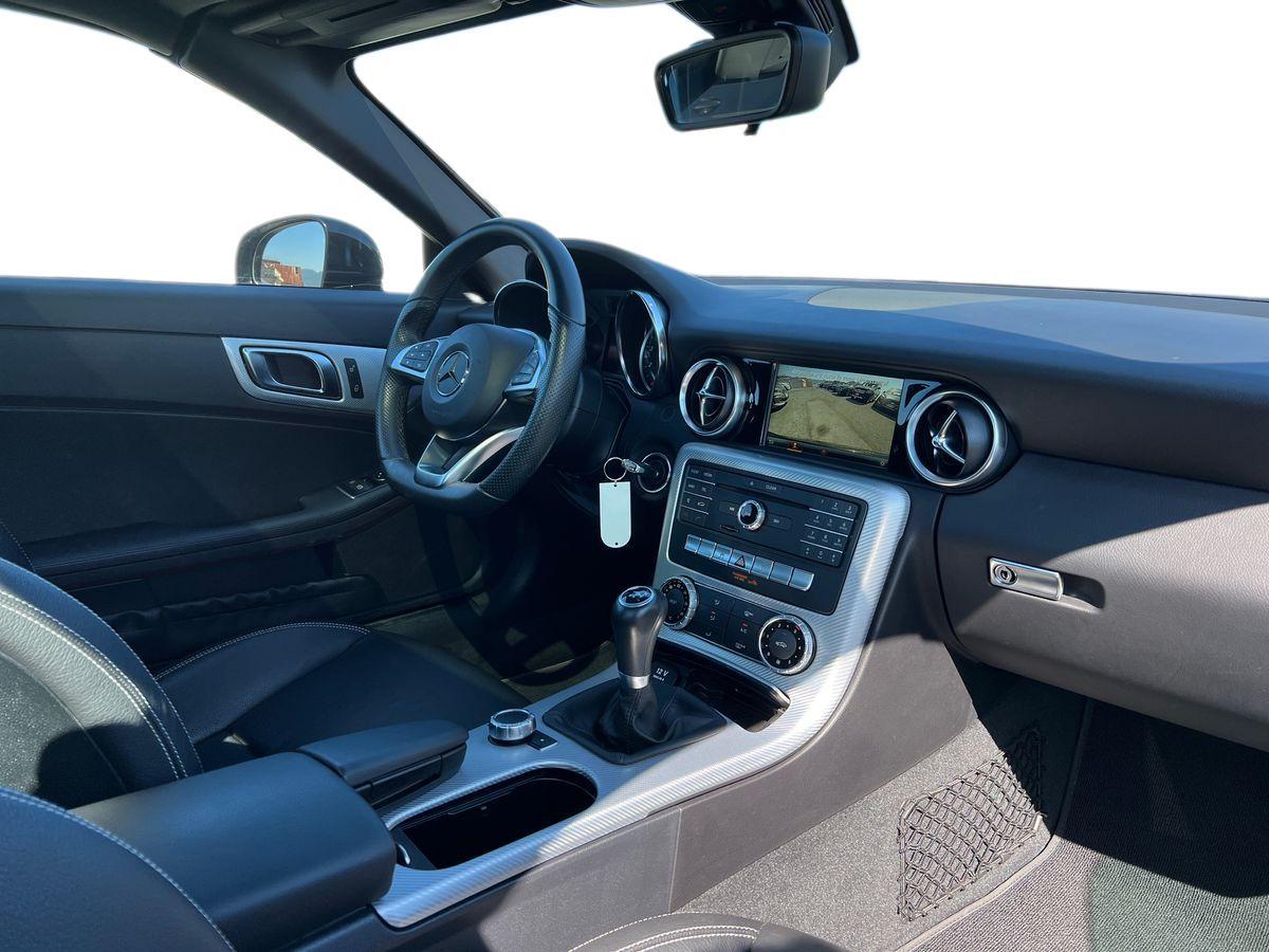 Mercedes-Benz SLC 180 AMG Line